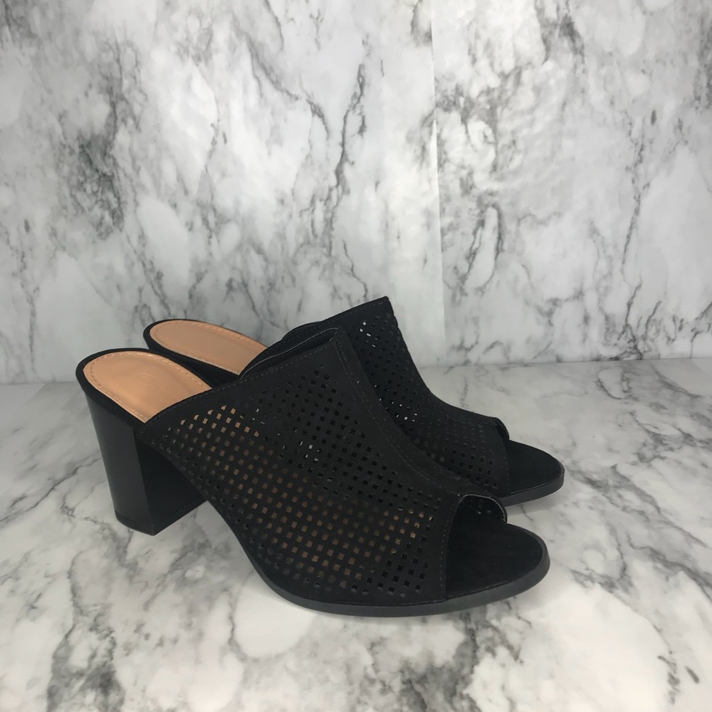 🖤Black perforated suede mule